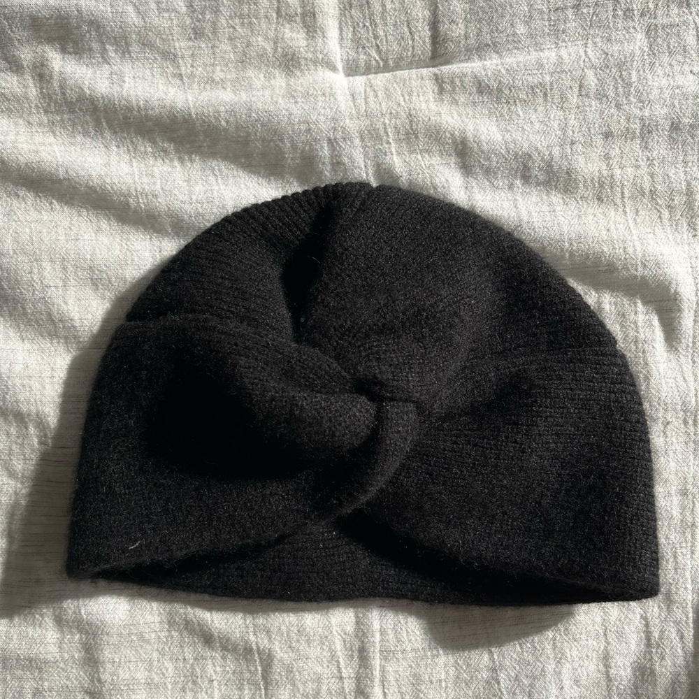 Cashmere Aritzia hat